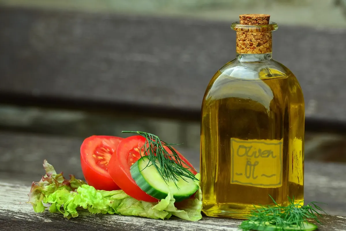 Cotswold Rapeseed Oil vs. Olive Oil in Baking: Which to Use and When